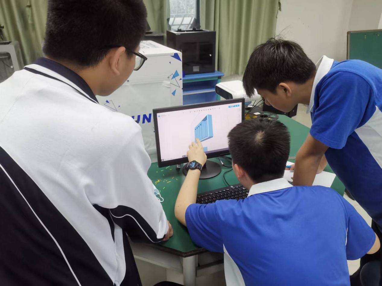 寶安學(xué)子發(fā)明有愛藥品小管家創(chuàng)意輔具 榮獲2023深圳市輔具創(chuàng)意設(shè)計(jì)大賽銀獎(jiǎng)